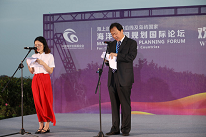 Lu Bin (right), vice chairman of CODF, gave a speech at the welcome dinner