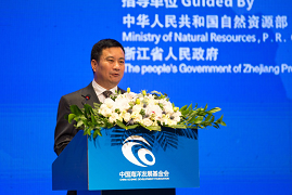 He Zhongwei, Mayor of Zhoushan Municipal People's Government, delivered a speech